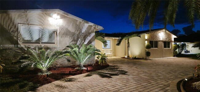 Foto del edificio - 11700 NW 15th Ct