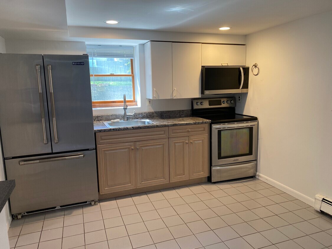 350 Mohawk Pl Unit B, Holbrook, NY 11741 Apartments in Holbrook, NY