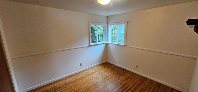 Building Photo - Walking Distance to Downtown Sebastopol
