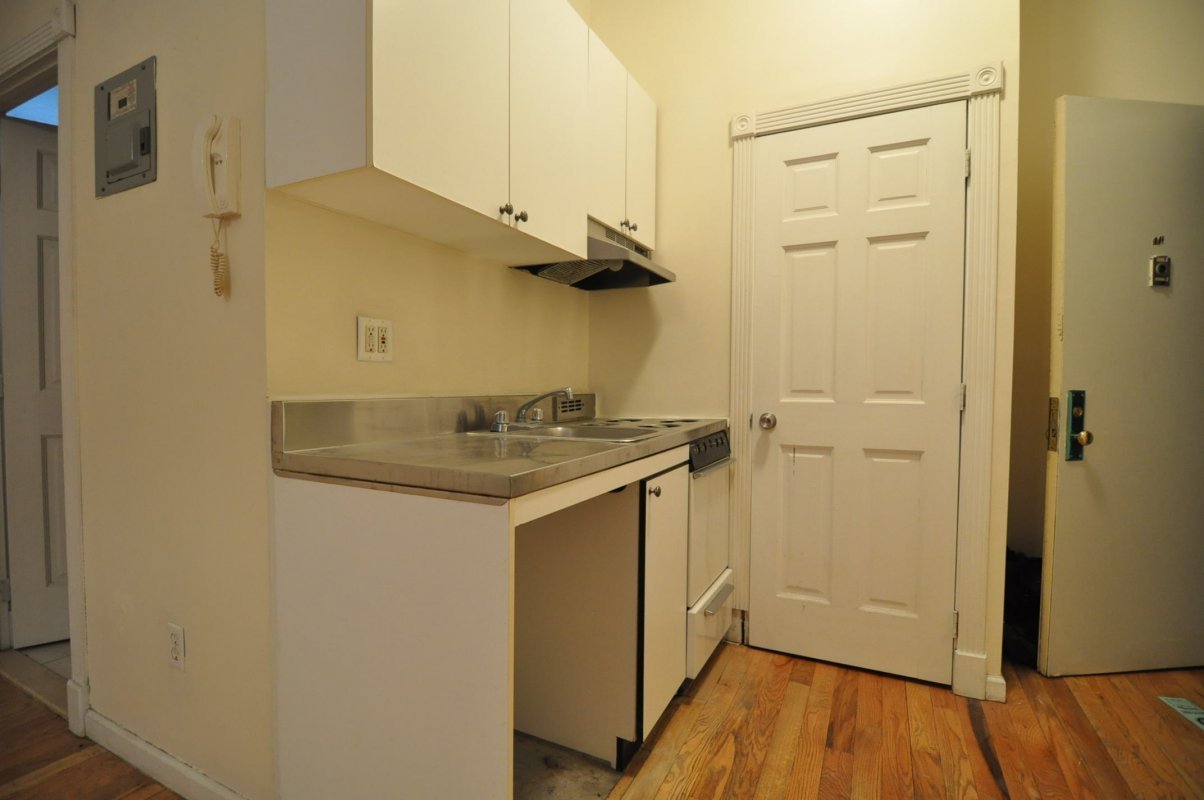 Building Photo - 60 W 129th St