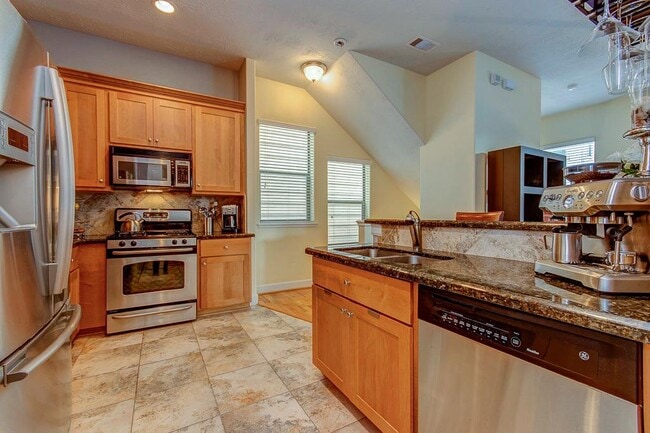 Building Photo - 1319 Birdsall St