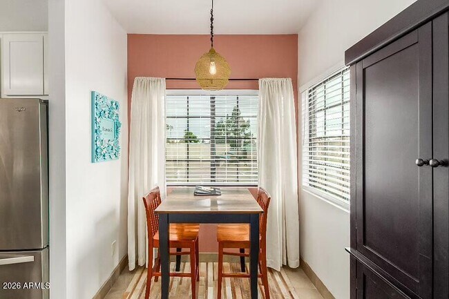 Foto del edificio - 930 N Mesa Dr