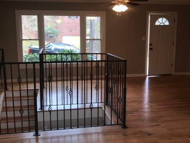Building Photo - 1310 Beanland Dr