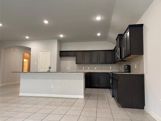 Building Photo - 9220 Hawthorne Dr
