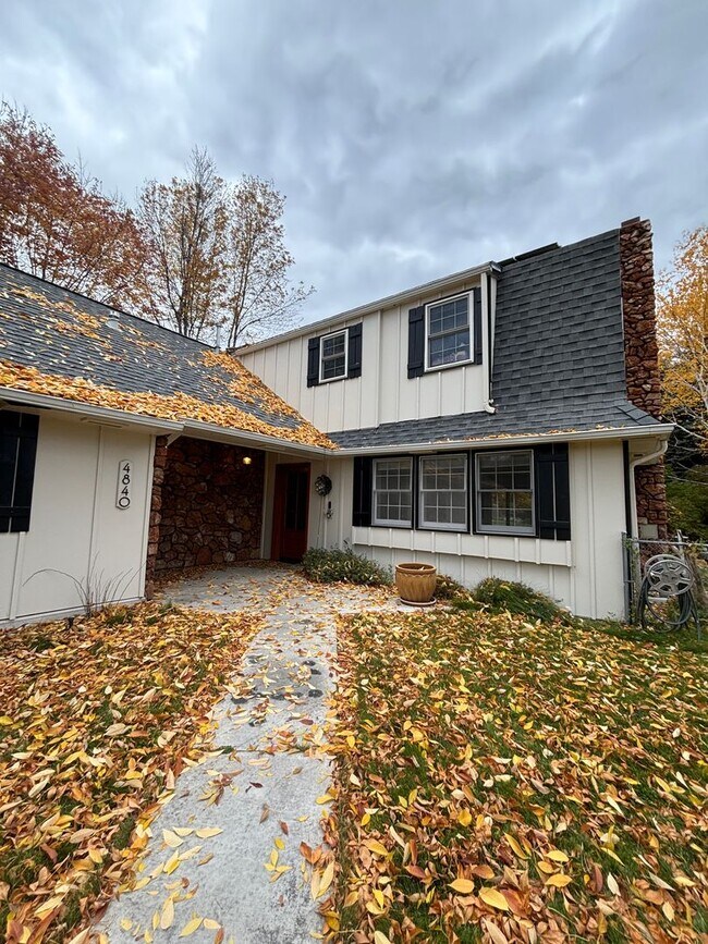 Foto del edificio - Spacious 4BR, 2.5BA home on 1.3 acres in O...