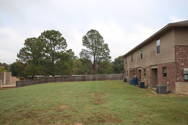 Foto del edificio - AVAILABLE! 2 Bedroom 1.5 Bath Townhome in Lindale ISD!