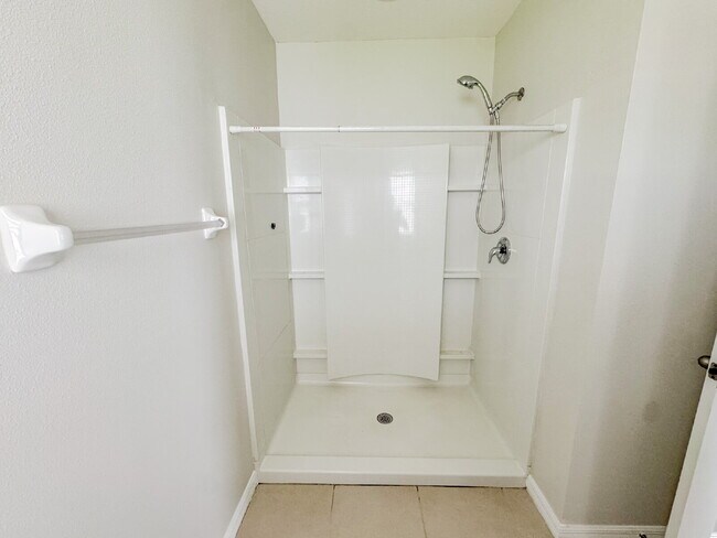 Foto del edificio - Gated Community! Heated Pool! Updated Home!