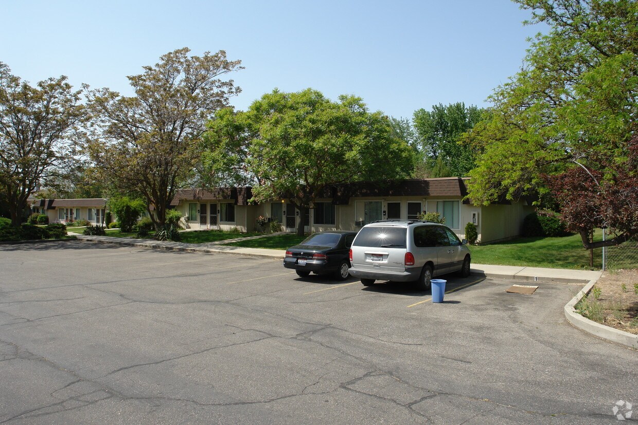 Primary Photo - Pond Street Apartments