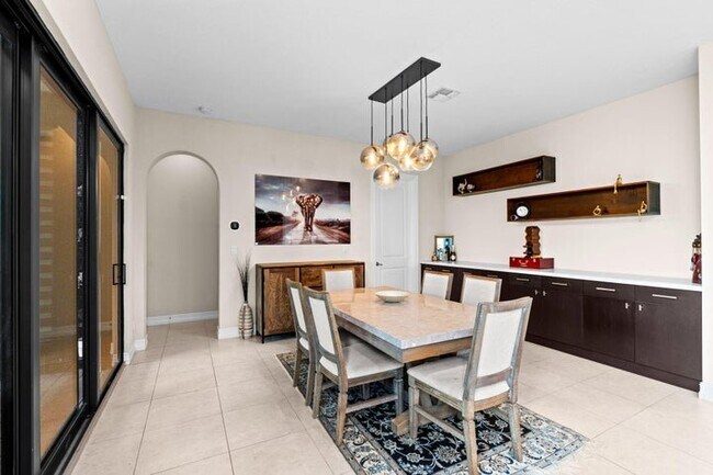 Foto del edificio - 8845 Watercrest Cir W