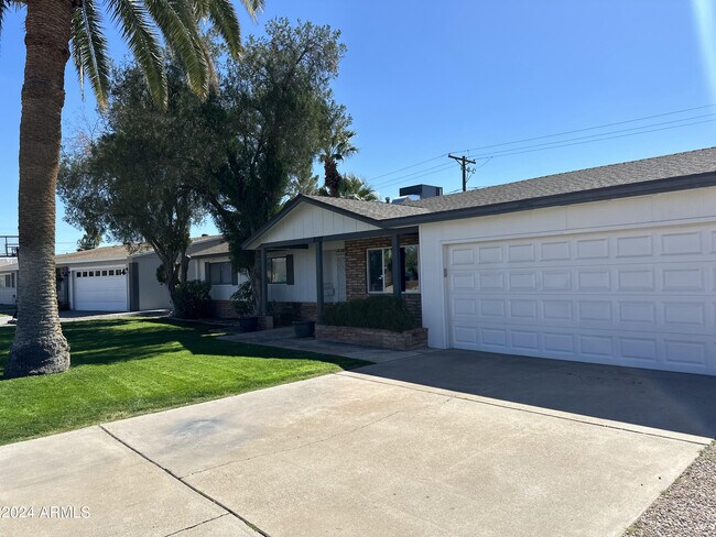 Building Photo - 8027 E Avalon Dr
