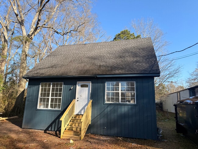 Building Photo - 7880 Sharon Dr