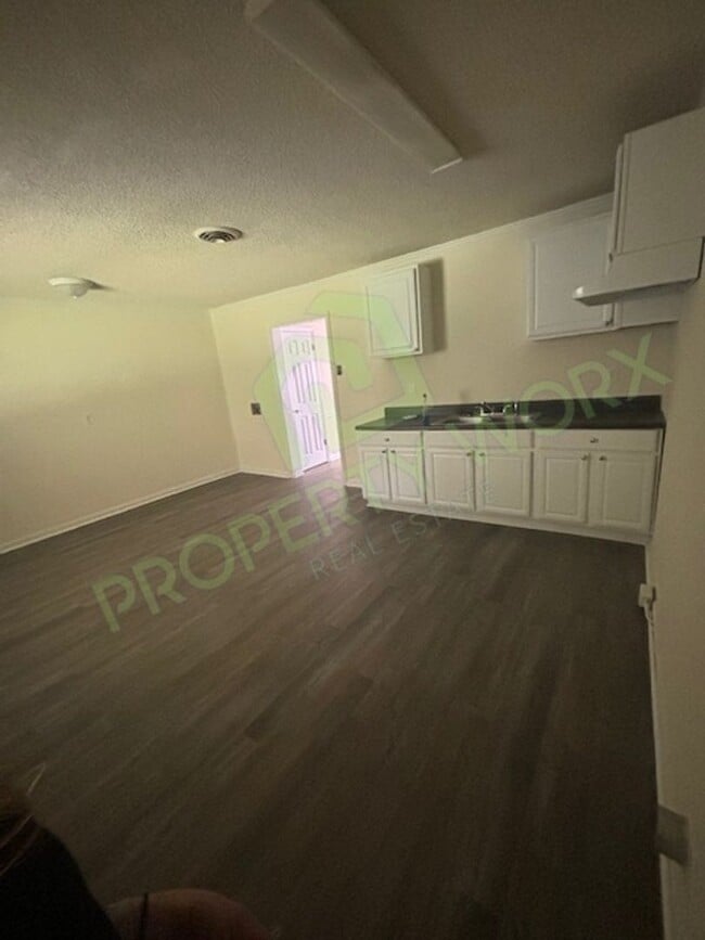 Building Photo - 2 Bedroom, 1.5 Bath Town Home in Sharpsbur...
