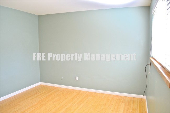 Building Photo - 2220 E Murray Holladay Rd