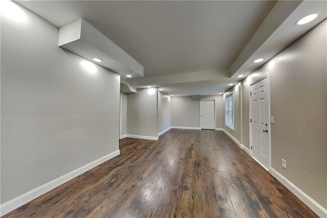 Building Photo - 2405 Compton Pl