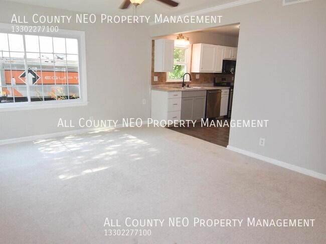 Building Photo - 4 bedroom, 1 bath house Cuyahoga Falls Sch...