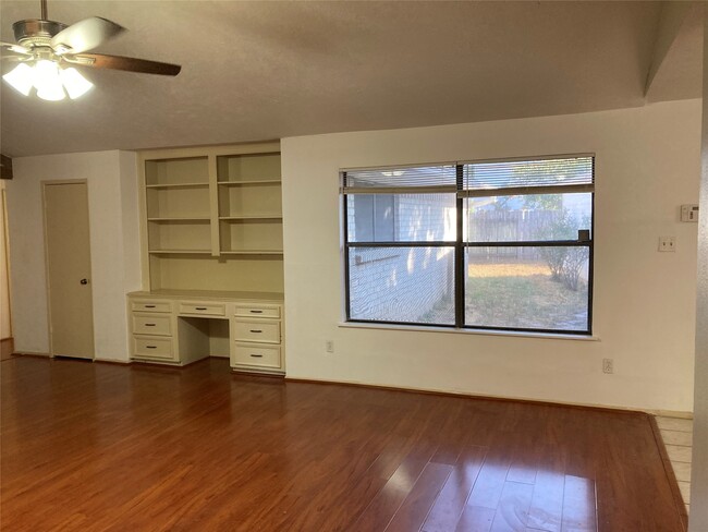 Building Photo - 2906 Green Fields Dr