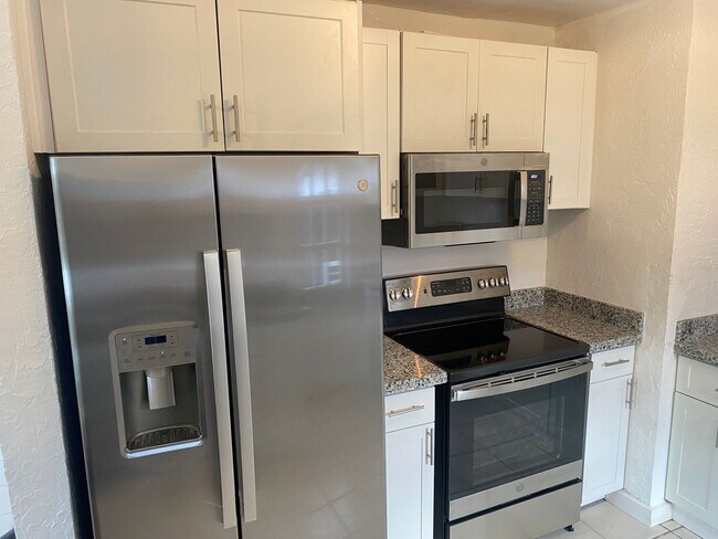 Building Photo - 3 Bedroom Pool Home for Rent