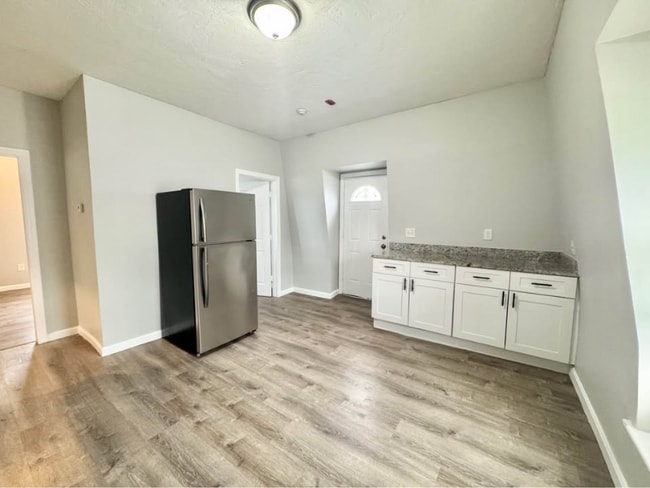 Building Photo - 31 Channing St