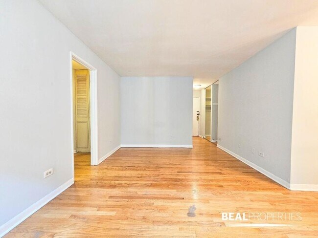 Building Photo - 0 bedroom in CHICAGO IL 60657