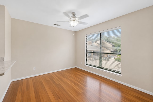 Comedor - 1301 Memory Ln