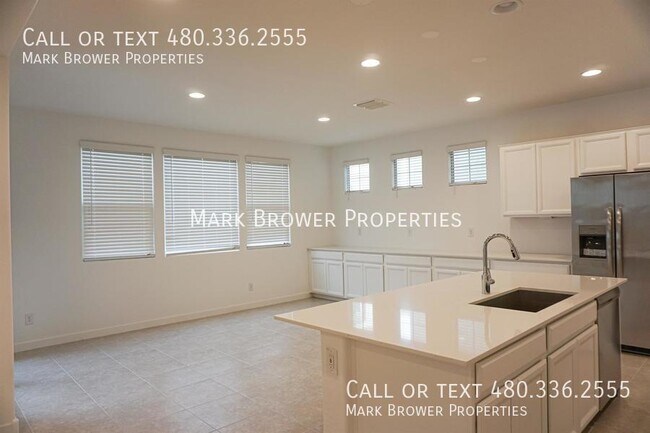 Building Photo - 2528 E Athena Ave