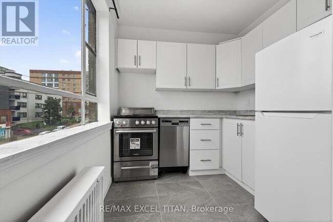 Building Photo - 2515 Eglinton Ave W