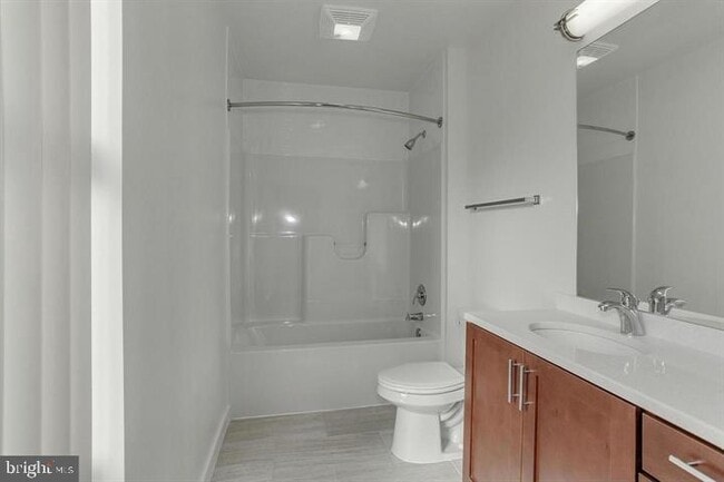 Building Photo - 905 N Jackson St