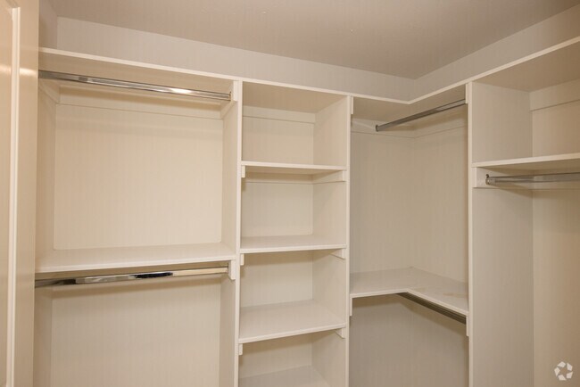 2HAB, 1BA - 797SF - Now Leasing @ Archwood Court Apartments