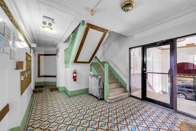 Building Photo - 529 34th St