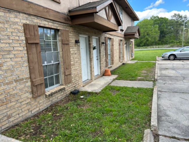 Building Photo - 25573 LA-16