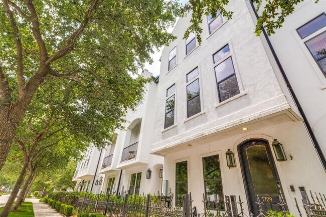 Building Photo - 1709 Ashland St