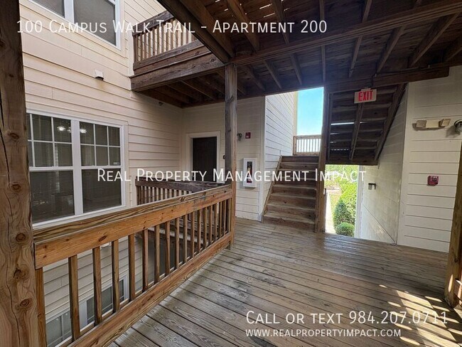 Foto del edificio - 100 Campus Walk Trl