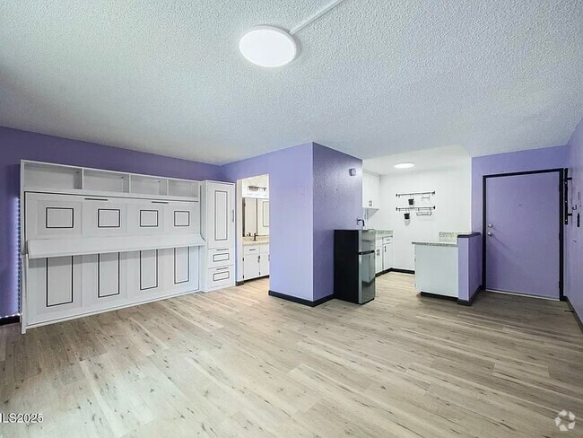 Building Photo - 2450 Lymbery St