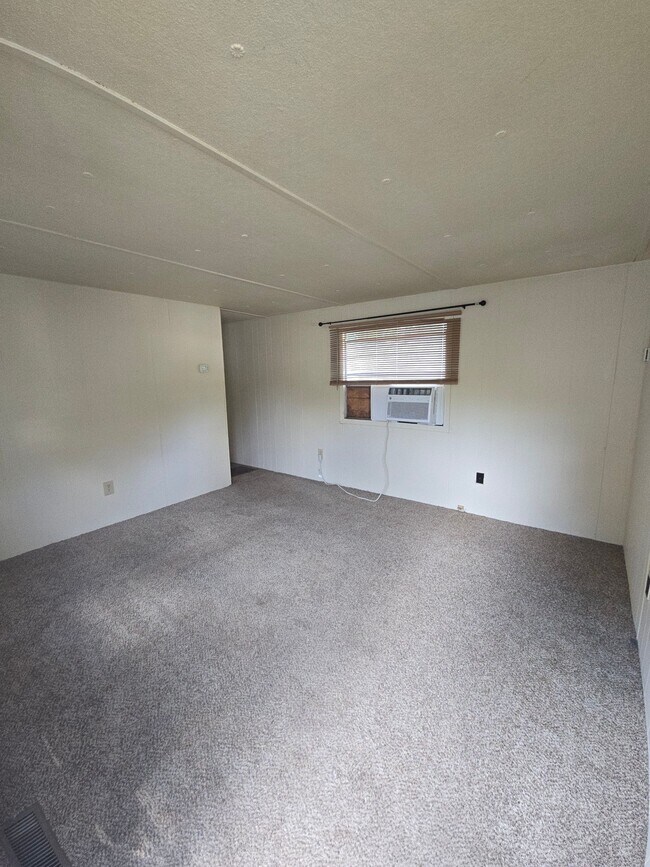 Building Photo - 93 Oakwood Cir