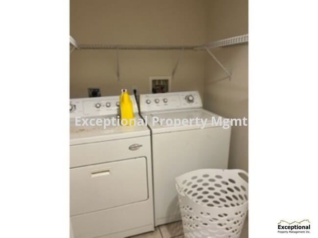 Building Photo - 3 Bedroom 2 bath 1 car garage Duplex Comin...