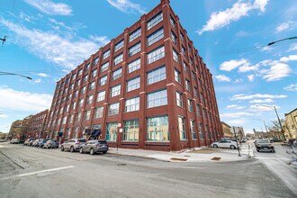 Building Photo - 312 N May St