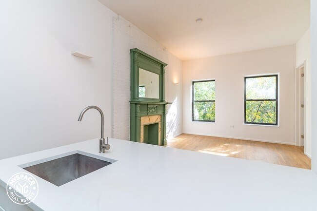 Building Photo - 126 Herkimer St