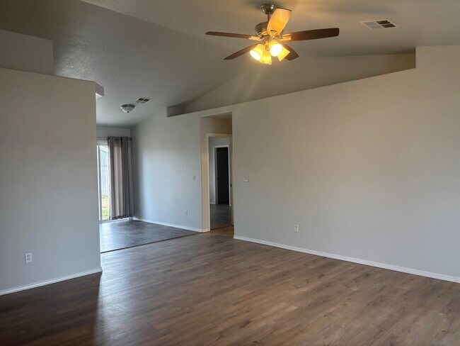 Building Photo - 339 E Bay Owl Dr