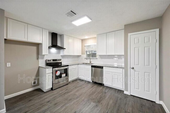 Building Photo - 4702 Kennedy Heights Blvd