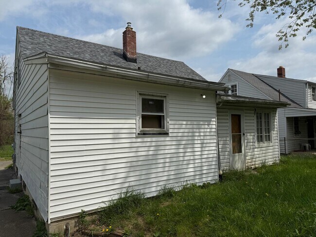 Building Photo - 219 E Florida Ave