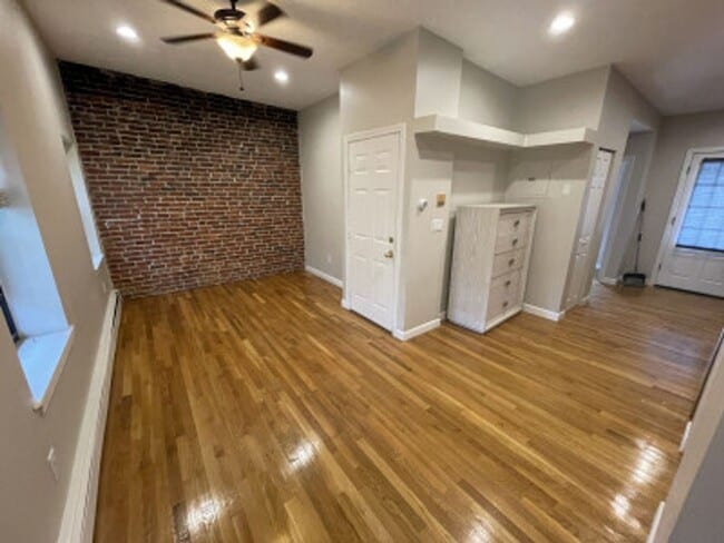 Building Photo - Spacious, Sunny & Updated Boston/Roxbuy 1 Bed on Pompeii St.  BMC, BU Medical.  Parking Inc, NO FEE