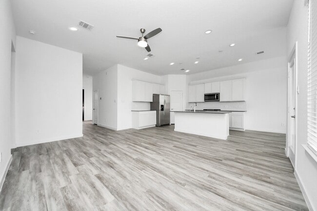 Building Photo - 3209 Anchor Grn Dr