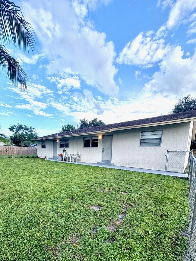 Building Photo - 1704 Citation Dr