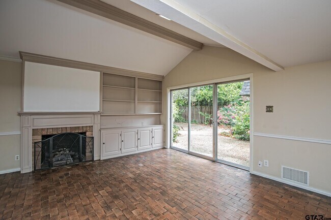 Foto del edificio - 3712 Colony Park Dr