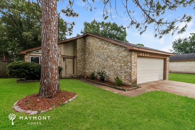 Building Photo - 8203 Valeta Dr
