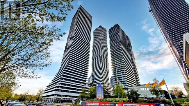 Building Photo - 33 Shore Breeze Dr