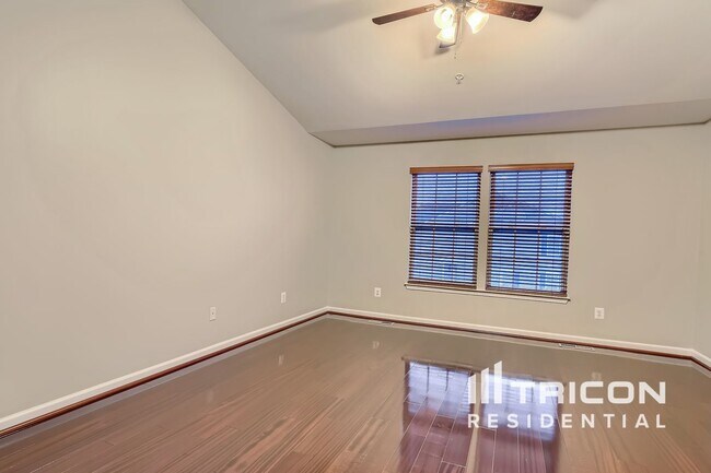 Foto del edificio - 535 Plume Ct