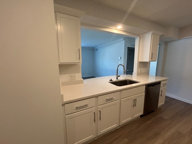 Building Photo - Peakland Apartments