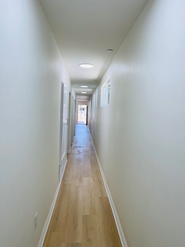 Foto del edificio - 1354 E 108th St