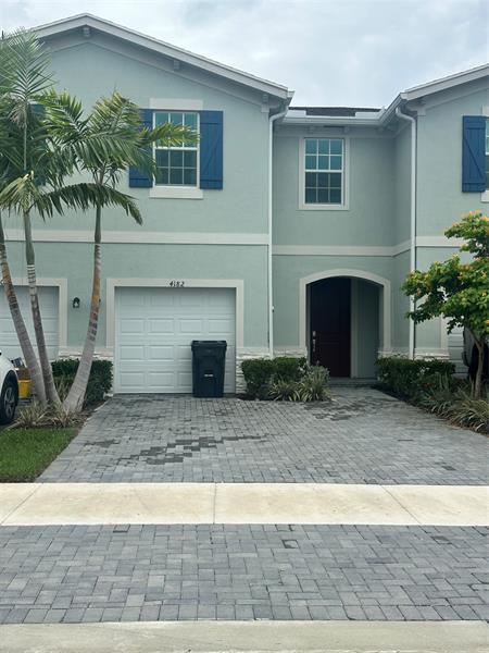 Foto principal - 4182 Lagoon Shore Dr